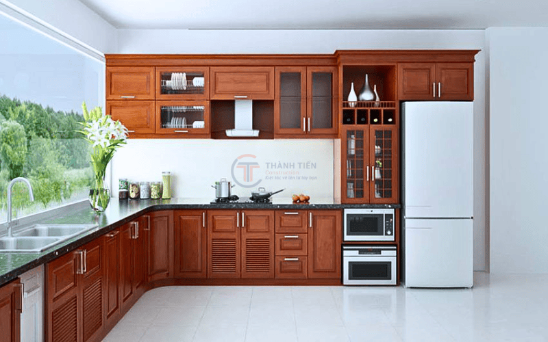 Tủ bếp chữ L được bố trí trên hai mặt tường vuông góc với nhau